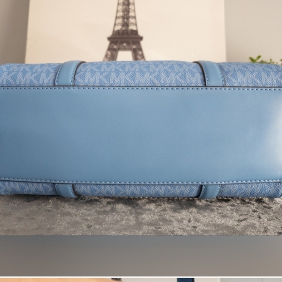 Michael Kors NWT Medium Duffle Satchel - Picture 6 of 8